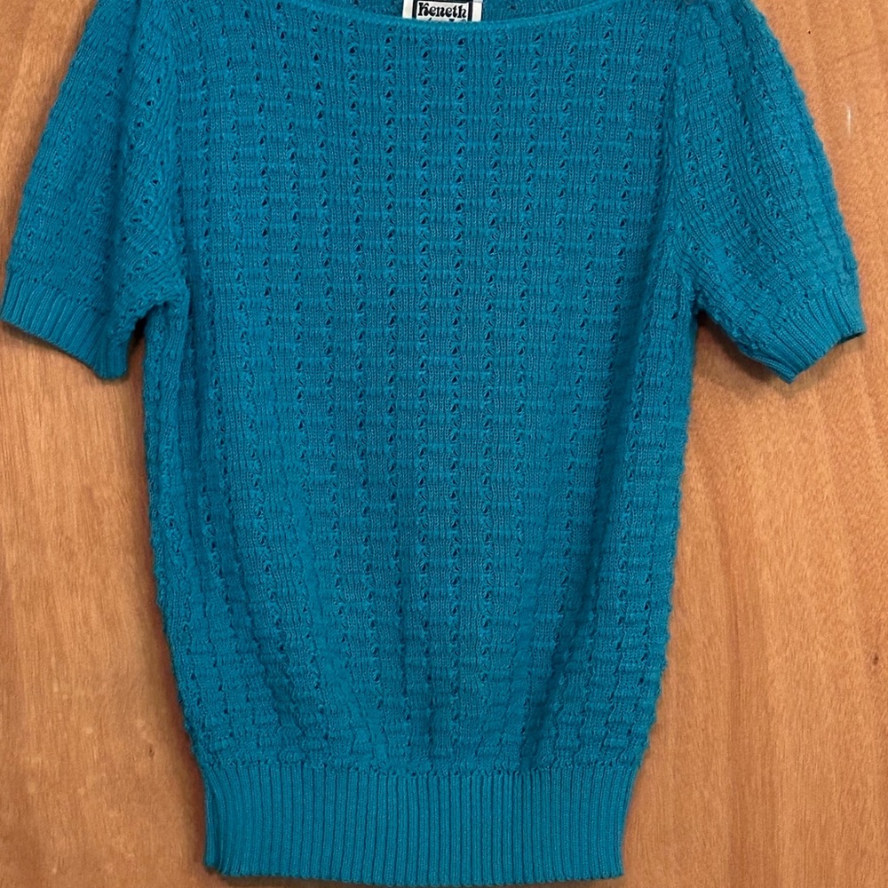 Vintage 1980s Women's short sleeve Teal Sweater